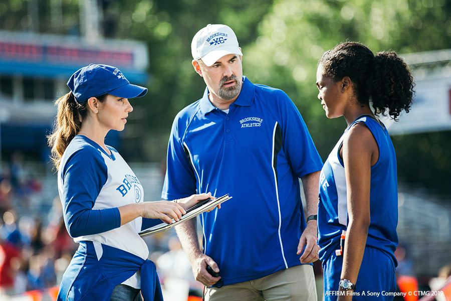 Shari Rigby, Alex Kendrick and Aryn Wright-Thompson in “Overcomer”