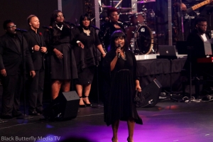 Ce Ce Winans at 95.7 Hallelujah FM Worship Christmas #957Christmas — at Hope Church.